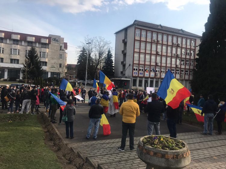 Zeci de băimăreni au ieșit în stradă sătui de restricțiile impuse – FOTO și VIDEO