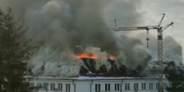 Un incendiu violent a izbucnit în clădirea Consiliului Județean Suceava