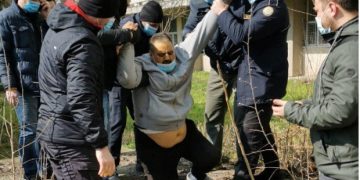 Deținutul condamnat pentru omor, care a evadat din spital, a fost găsit într-un canal