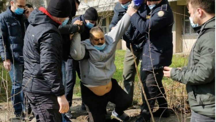 Deținutul condamnat pentru omor, care a evadat din spital, a fost găsit într-un canal