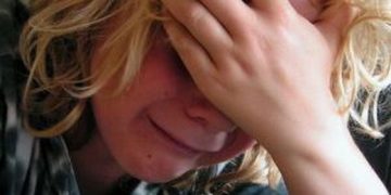 Un copil de clasa a III-a refuză să mai meargă la şcoală, după ce a fost umilit de învăţătoare, pe motiv că i-ar fi oferit un mărţişor urât