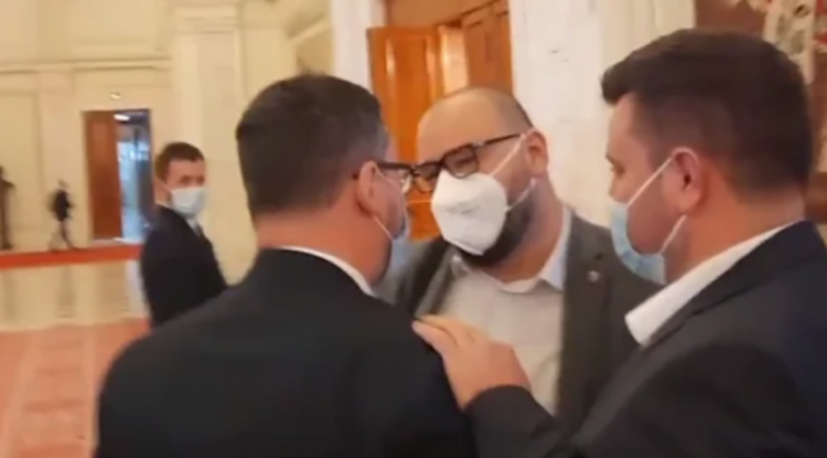 Măciucari: doi deputați, la un pas să se bată – video