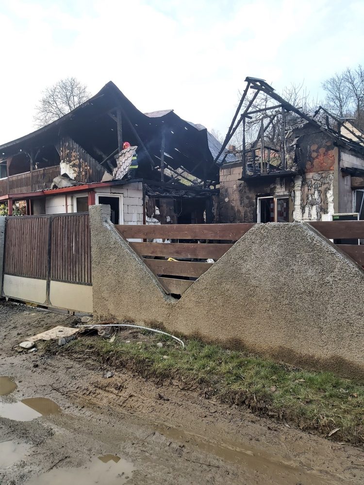 Apel umanitar! Mai multe familii din Sighetu Marmaţiei au rămas pe drumuri după ce le-a ars casa