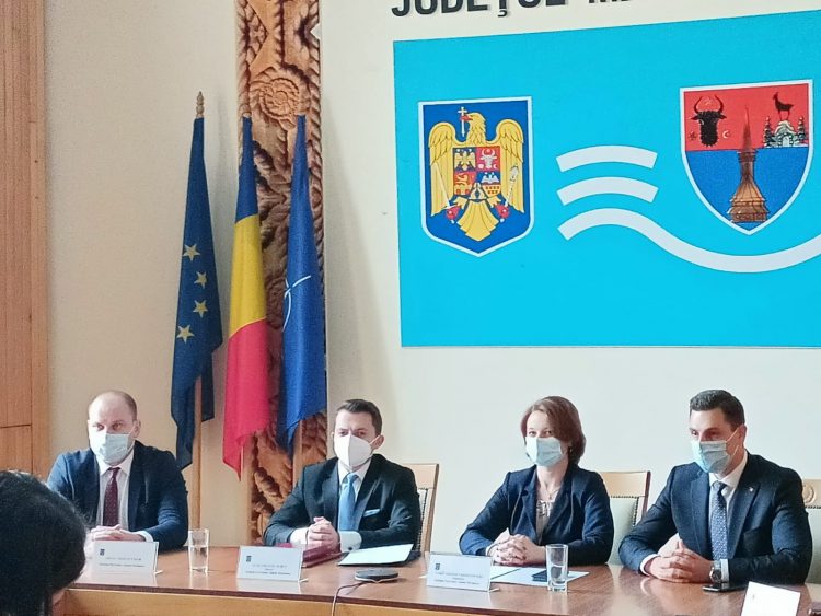 Prefectul și subprefectul județului Maramureș au fost învestiţi în funcţie – video