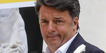 Fostul premier al Italiei, Matteo Renzi, a primit un plic anonim cu două gloanțe!
