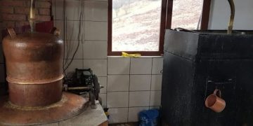 Razie la o pălincie din Lăpuş. 600 de litri de ţuică confiscaţi