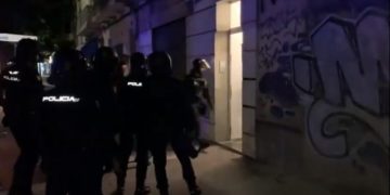 Prostituție, trafic de droguri și persoane. Procurorii au descins în toiul nopții în Baia Mare