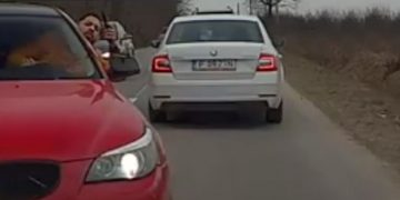 Șofer blocat în trafic și amenințat cu pistolul de un tânăr de 22 de ani. De la ce a pornit totul