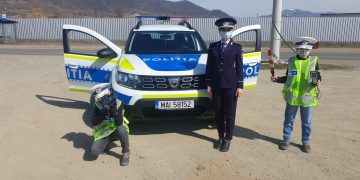 Patru copii, din Baia Mare și Sălsig, sunt fericiții câștigători ai concursului „Micii poeți, polițiști pentru o zi”