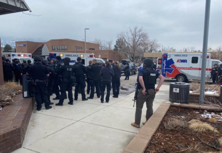 Măcel în Colorado! Un bărbat înarmat cu un pistol a intrat într-un supermarket și a ucis zece oameni