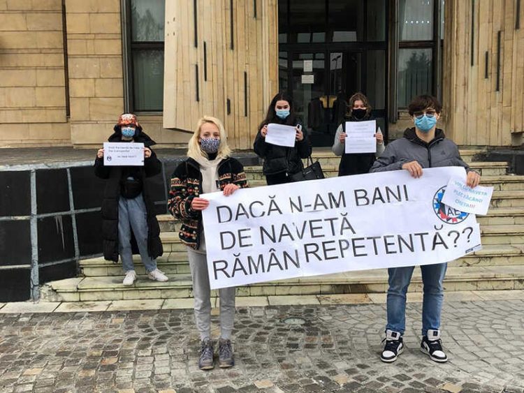 Elevii din Maramureș protestează împotriva guvernului