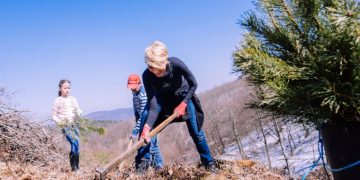 Raluca Turcan îşi asumă greşeala şi solicită să fie amendată pentru nepurtarea măștii