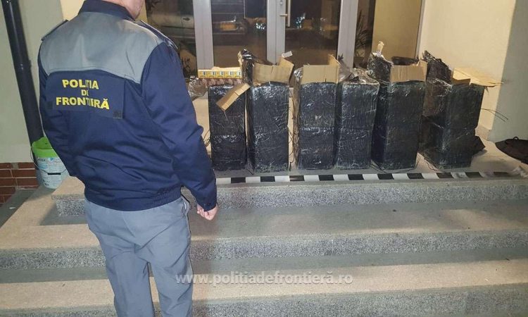 Țigarete în valoare de 36.600 lei ascunse în cabina unui automarfar sau abandonate la frontiera de nord