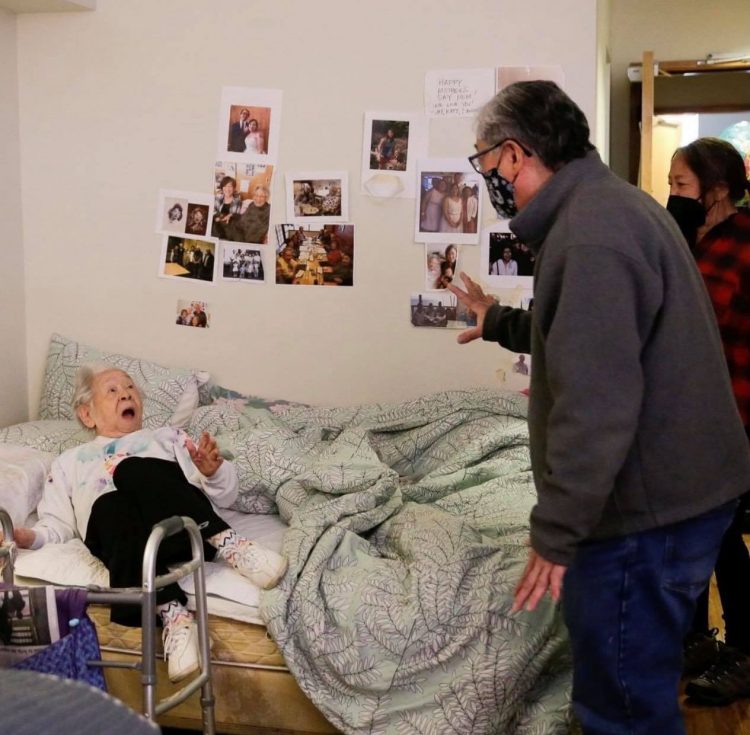 Bucuria revederii. Tot mai multe familii se unesc iar.