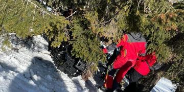 Intervenție Salvamont Borșa la un accident cu snowmobilul în Munții Maramureșului