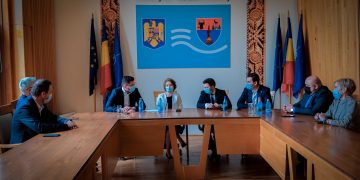 Oficiali ai guvernului României, texte în maghiară pe rețelele de socializare. „De-a șoarecele și pisica” cu soarta tinerilor din Baia Mare