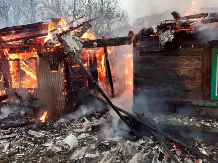 TREI PERSOANE AU ARS DE VII ÎN CASĂ LA VIŞEU DE SUS (VIDEO, GALERIE FOTO)