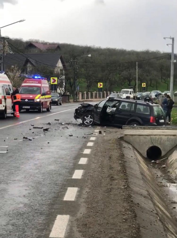 FOTO: Cinci victime într-un grav accident la Sighetu Marmaţiei