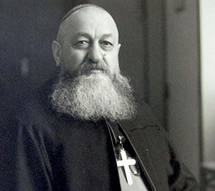 25 Aprilie – s-a născut Valeriu Traian Frențiu episcop român unit, arestat în 1948 de autoritățile comuniste și decedat la Penitenciarul Sighet.