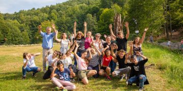 110 tineri care au părăsit sistemul de protecție a copilului au început o viață independentă cu susținerea Hope and Homes for Children și NN România