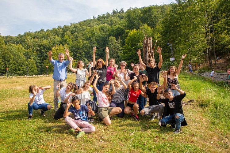 110 tineri care au părăsit sistemul de protecție a copilului au început o viață independentă cu susținerea Hope and Homes for Children și NN România