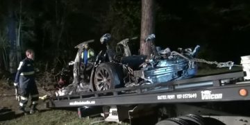 Doi oameni au murit într-un accident cu o maşină Tesla pe pilot automat