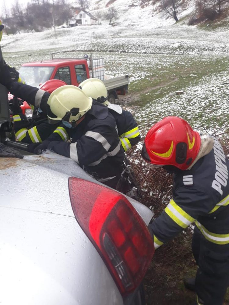 Imagini de la accidentul rutier de la Şurdeşti, soldat cu două victime