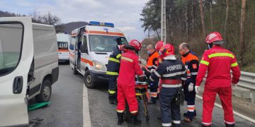 Imagini de la accidentul de la Vadu Izei. O persoană de 43 de ani a ajuns la spital
