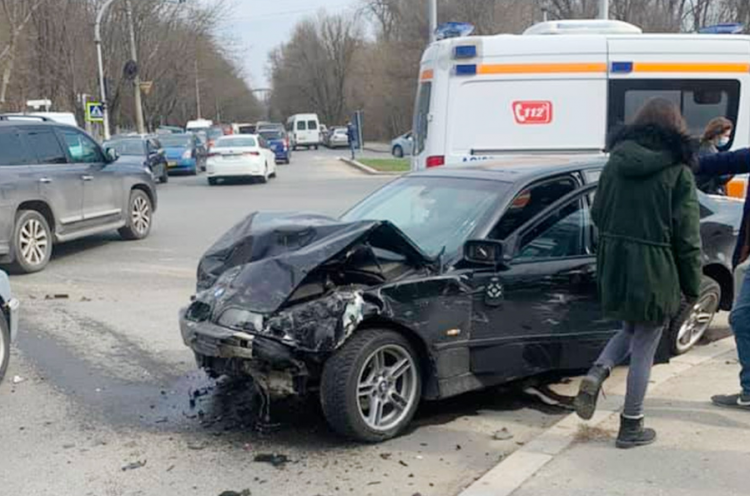 Din nou, un accident grav şi o maşină căreia nu i s-a declanşat nici un airbag