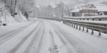 Iarna s-a întors în Maramureș. Strat de zăpadă de 15 cm la Borșa – VIDEO și FOTO