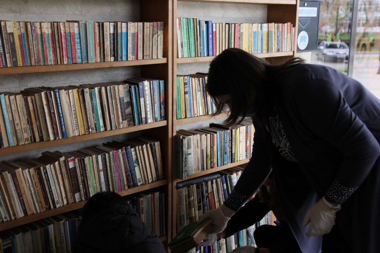 „Anticariatul Donatorilor”, cărți cadou oferite cititorilor de Biblioteca Județeană „Petre Dulfu” din Baia Mar8