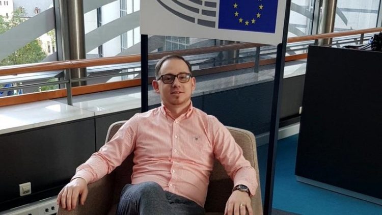 Un fost ospătar ar putea ajunge șef al ANAF. Dan Barna spune că şi el a vândut cablu…