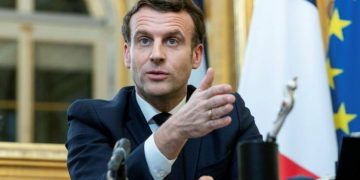 Generalii în rezervă îl somează pe Macron să oprească „dezintegrarea” Franței. Pericol de război civil
