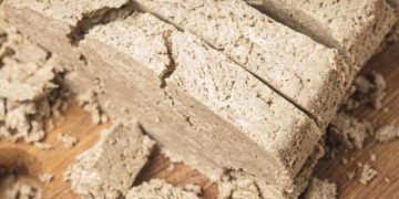 Halva cu bucăți de metal, cumpărată dintr-un hipermaket…