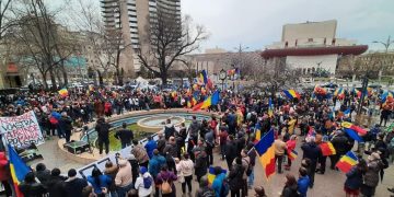 O nouă zi de proteste anti-restricții. Sute de persoane au plecat spre Piaţa Victoriei