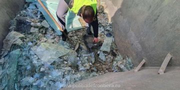 Zeci de tone de deşeuri de sticlă spartă, venite din Bulgaria, descoperite la intrarea în România