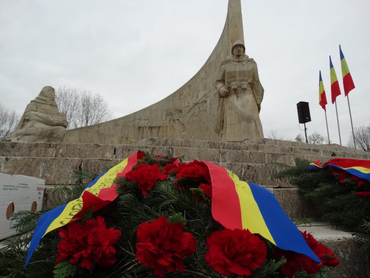 Veteranii de război maramureşeni, omagiaţi la Monumentul Ostaşului Român