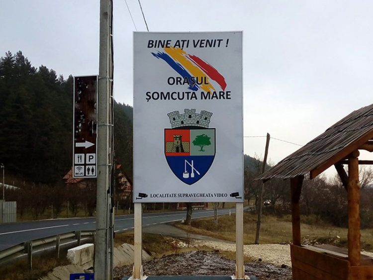 Protest împotriva primarului la Șomcuta Mare. Localnicii sunt la un pas să-i dea cu bălegar în cap