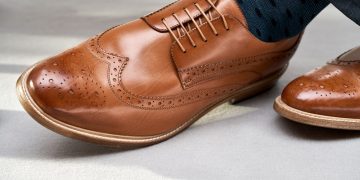 Cod vestimentar la locul de muncă – Alege pantofii potriviți