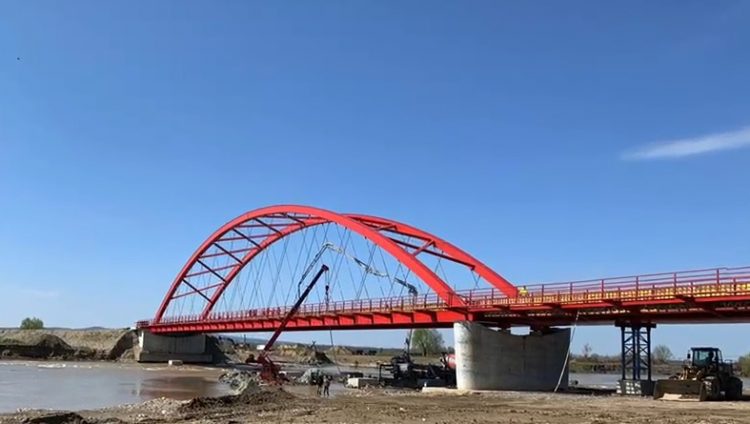 Podul de la Seini-Pomi, tot mai aproape de finalizare – video