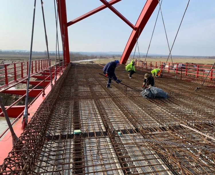 Au fost reluate lucrările la podul peste râul Someș, la Seini