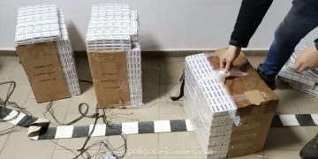Focuri de armă şi şapte baxuri cu țigări de peste 37.000 lei abandonate la Rona de Sus