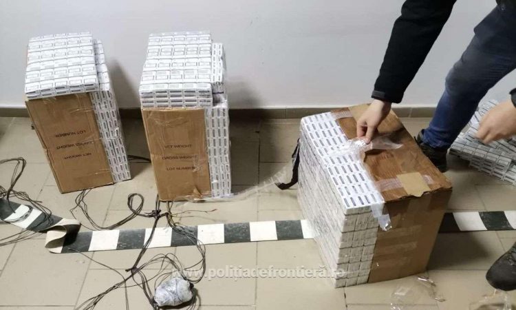 Focuri de armă şi şapte baxuri cu țigări de peste 37.000 lei abandonate la Rona de Sus