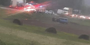 Accident groaznic la intrare în Buciumi. Un microbuz de călători, răsturnat!