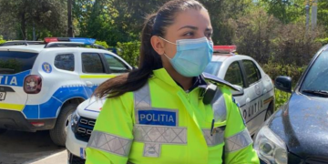 Ea este poliţista care a salvat o fetiţă sechestrată de tată