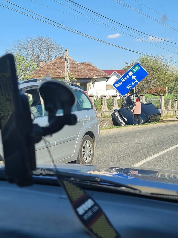 Parcare laterală efectuată cu brio, într-un șanț din Șomcuta Mare