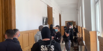 Trei tineri ucraineni, aflați în arest preventiv și condamnați de Tribunalul Maramureș, au fost escortați de trupele speciale de poliție SASS la Curtea de Apel Cluj