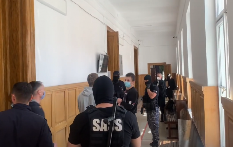 Trei tineri ucraineni, aflați în arest preventiv și condamnați de Tribunalul Maramureș, au fost escortați de trupele speciale de poliție SASS la Curtea de Apel Cluj