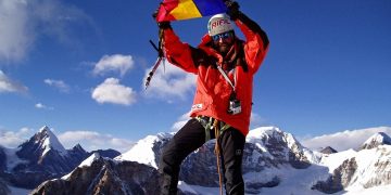 Remember. În urmă cu 36 de ani, alpinistul român Constantin Lăcătușu se agăța de Vârful Everest