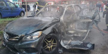 Mașina unui om de afaceri a sărit în aer în această dimineață. Șoferul a murit